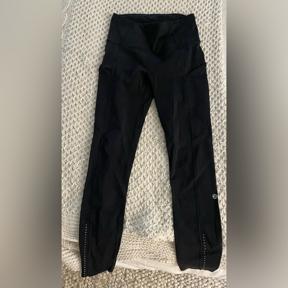 Women’s Lulu 25inch size 4! Brand new